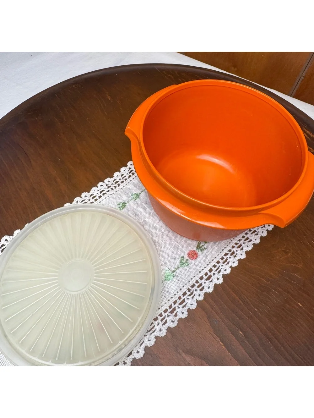 Tupperware vintage orange